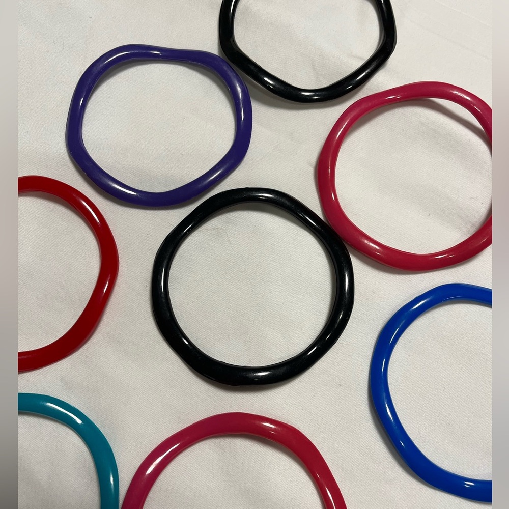 Vintage- 9 Colorful Women’s Plastic Wavy Bracelets - Picture 5 of 8